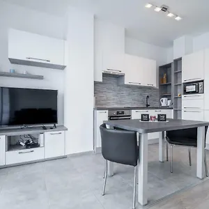 Apartman Bpr Chic White With Terrace & A/c & Garage, Budapest