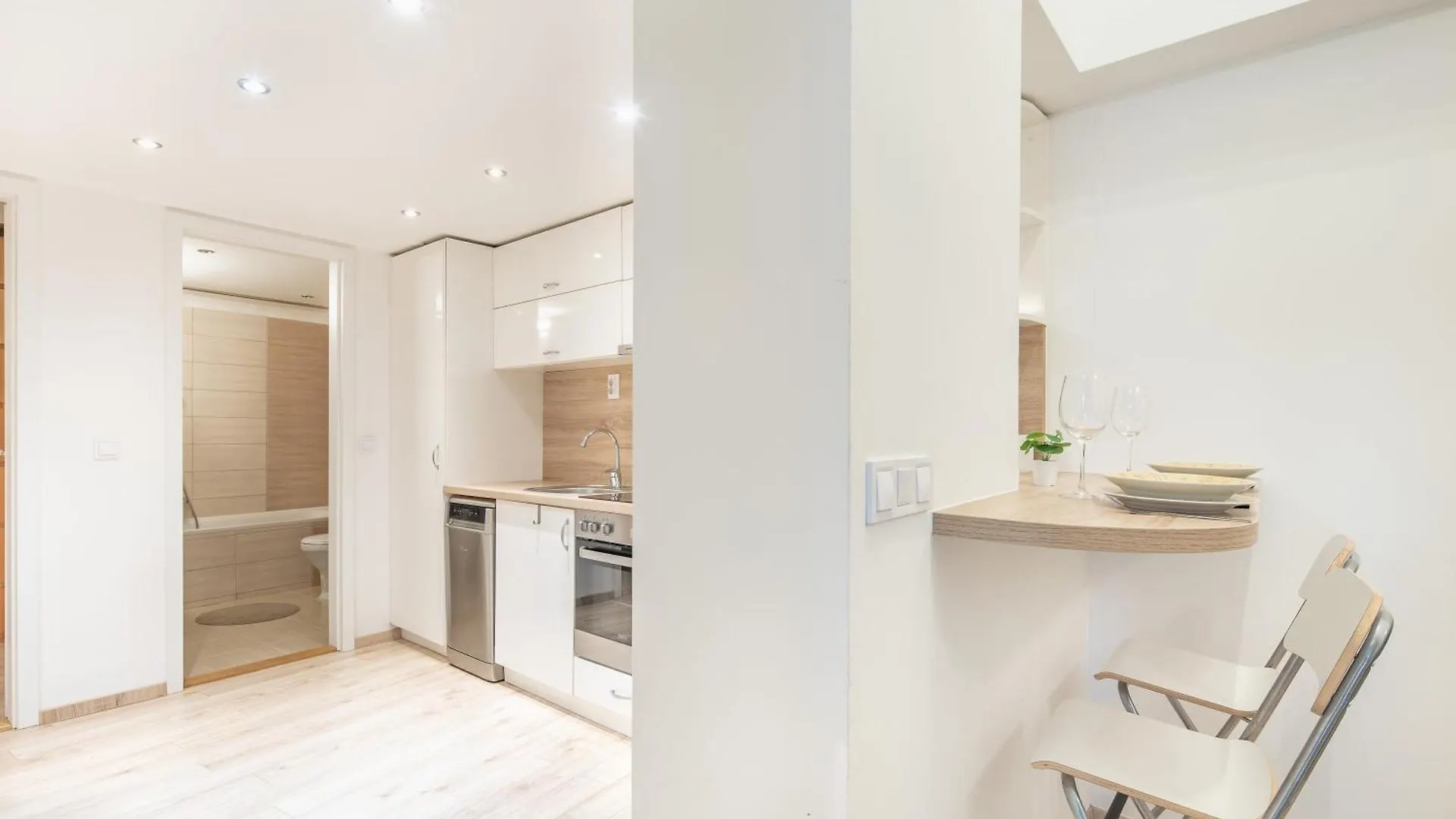 Apartment Central And Cute With 3 Rooms And Ac Budapest Hungary