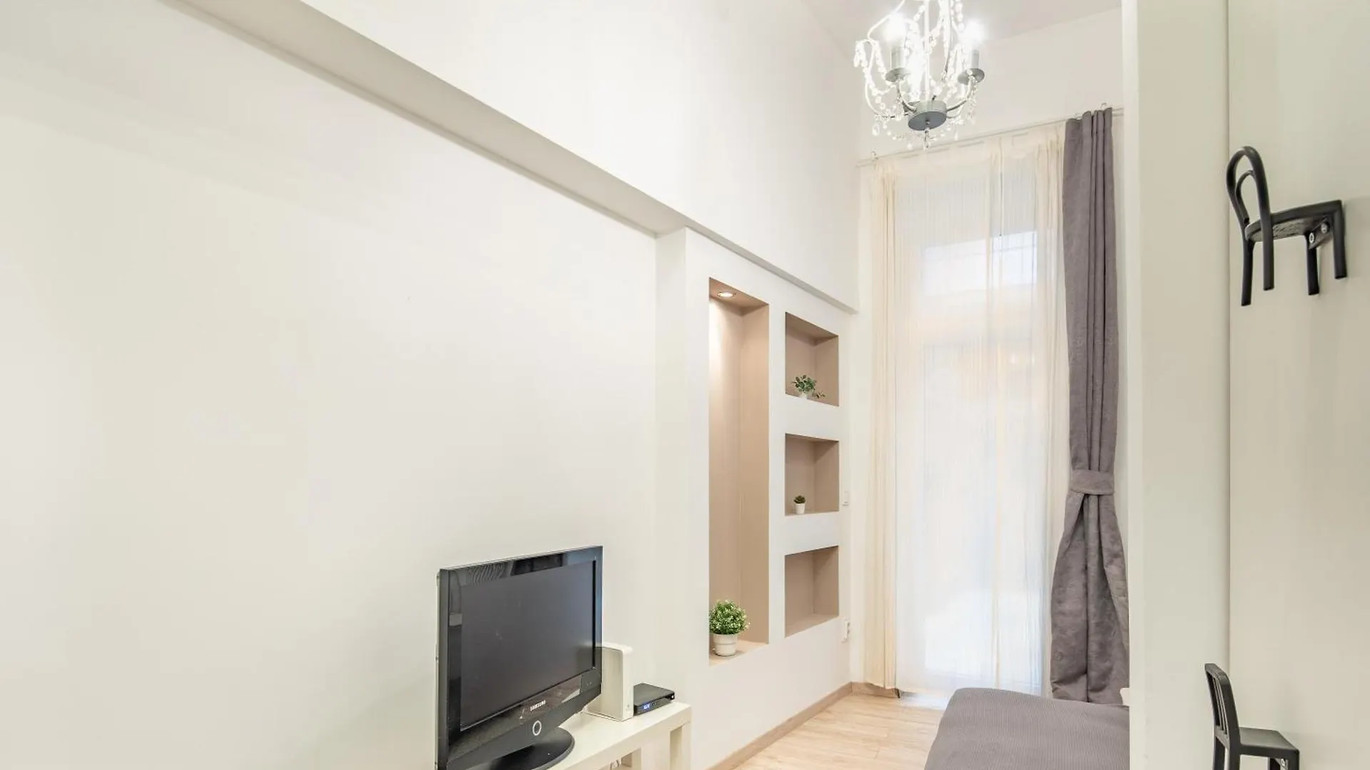 Central And Cute With 3 Rooms And Ac Budapest Apartment