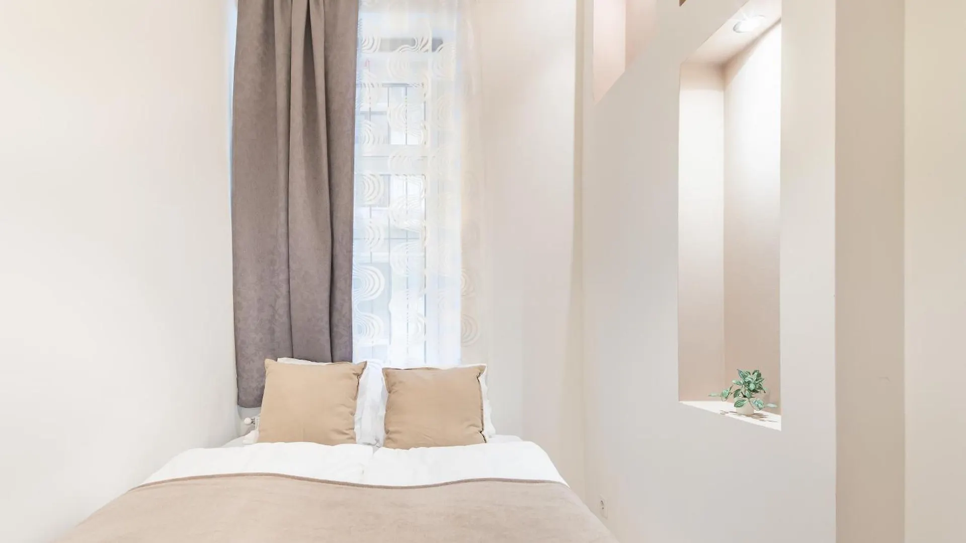 Apartment Central And Cute With 3 Rooms And Ac Budapest