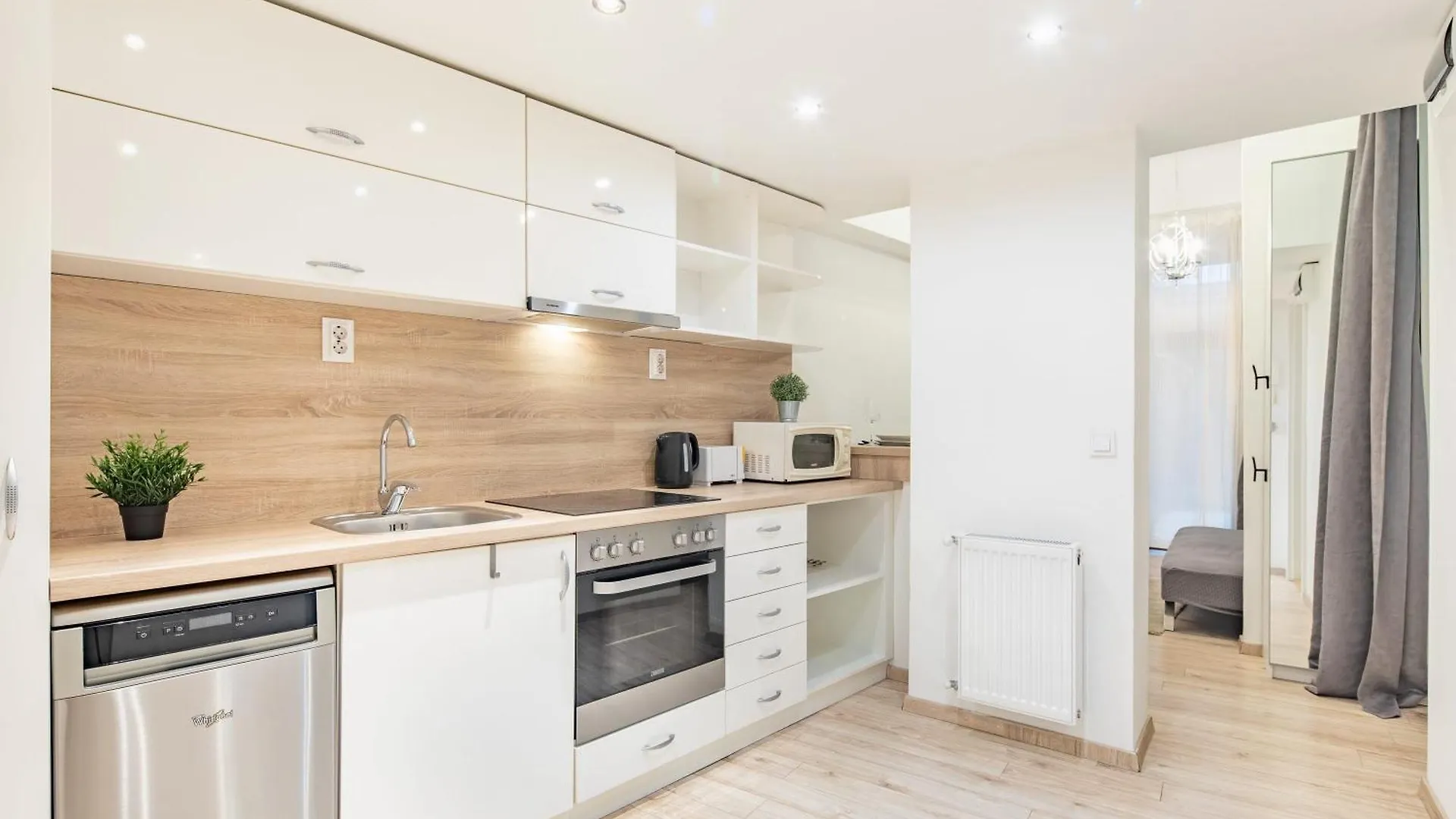 Central And Cute With 3 Rooms And Ac Budapest 0*,  Hungary