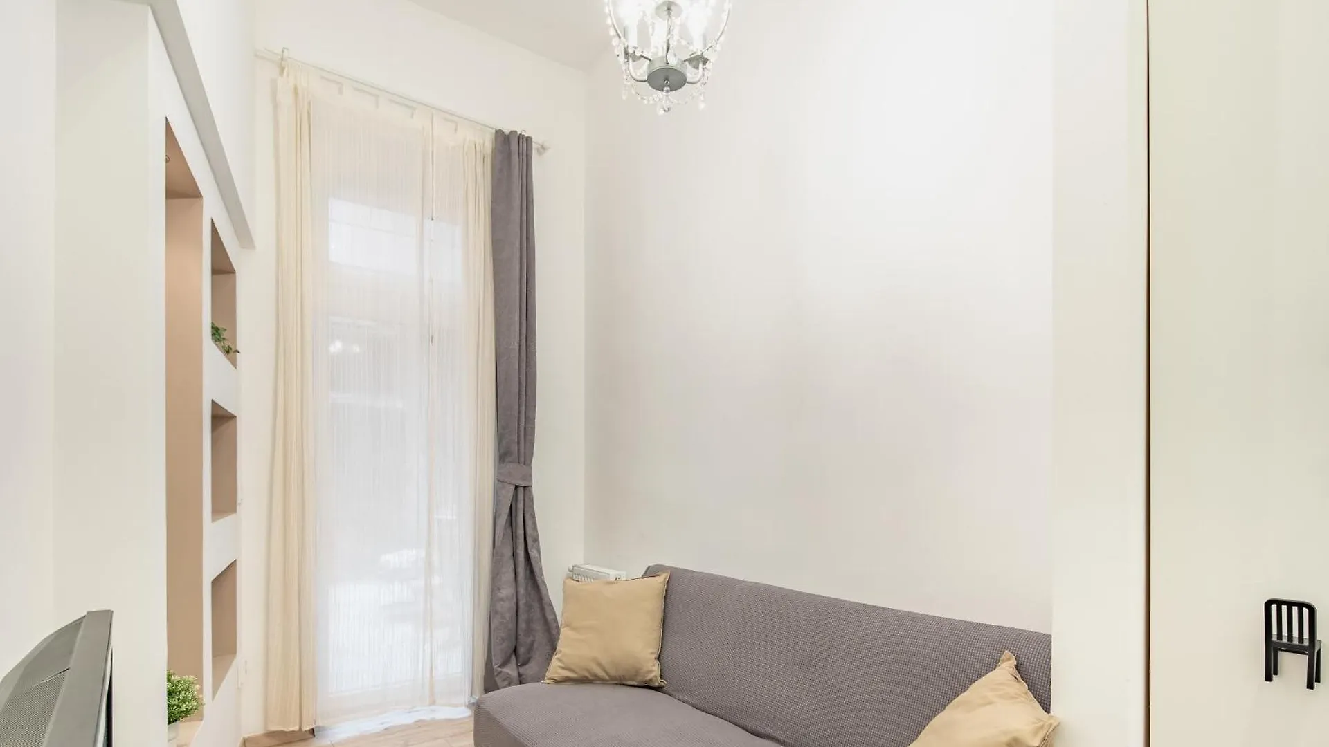 Central And Cute With 3 Rooms And Ac Budapest 0*,  Hungary